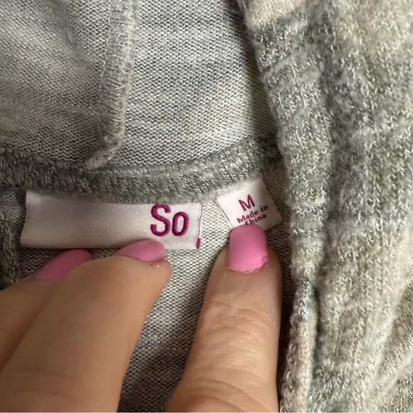 SO size medium Women's Green Camo Hoodie Sweater - Picture 5 of 7